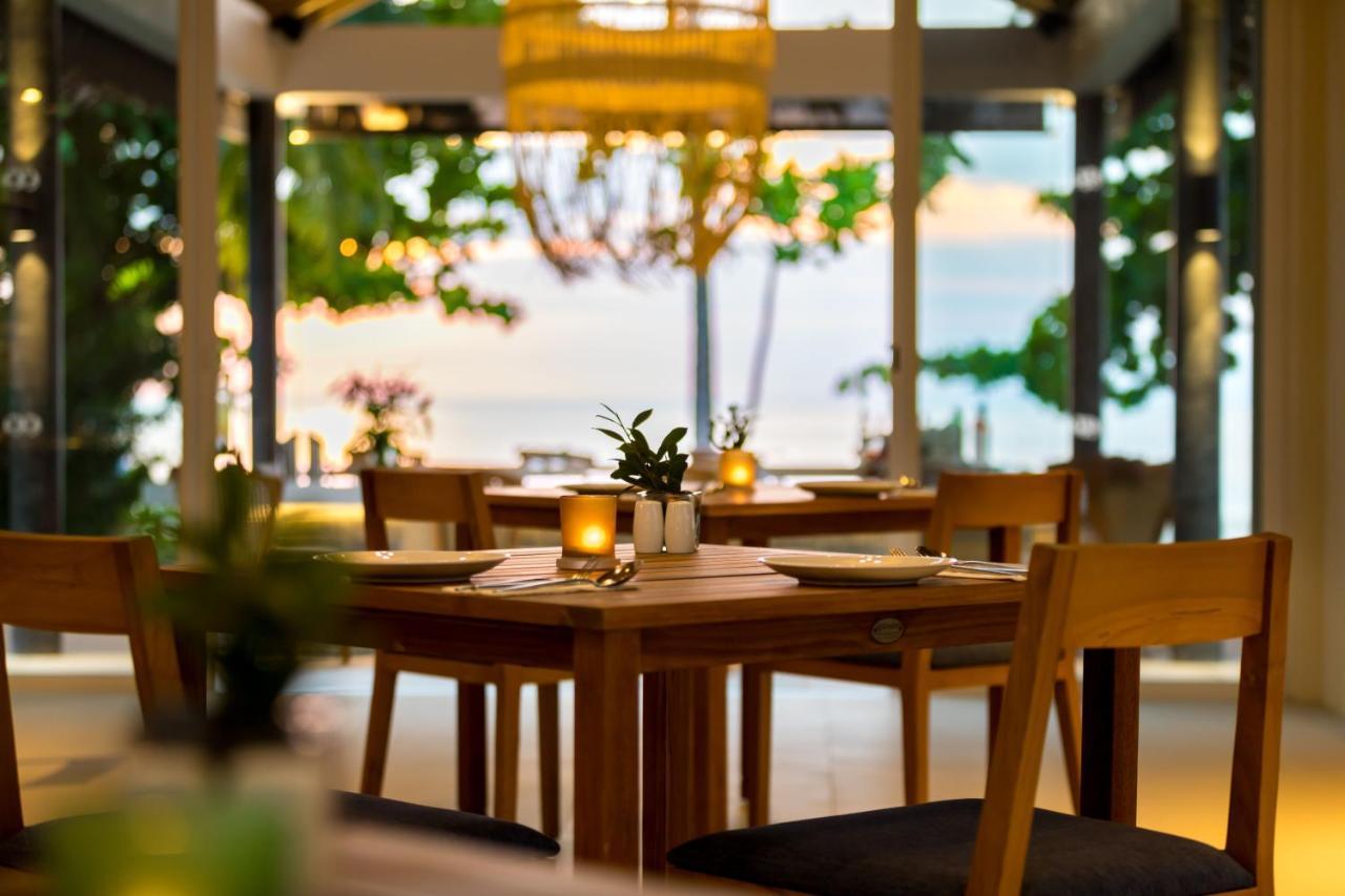Outrigger Khao Lak Beach Resort - Sha Extra Plus Extérieur photo The restaurant at the resort