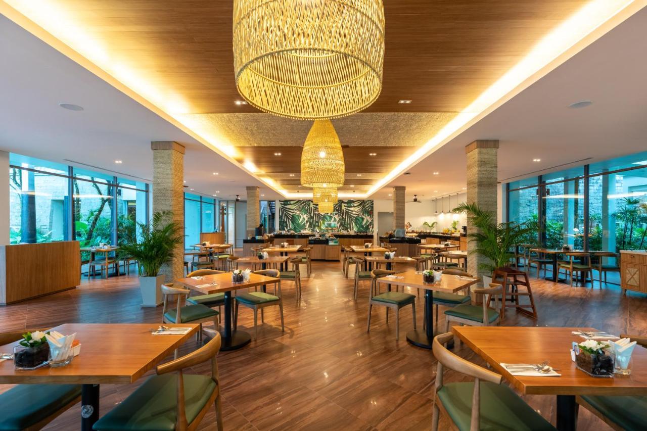 Outrigger Khao Lak Beach Resort - Sha Extra Plus Extérieur photo The restaurant at the hotel