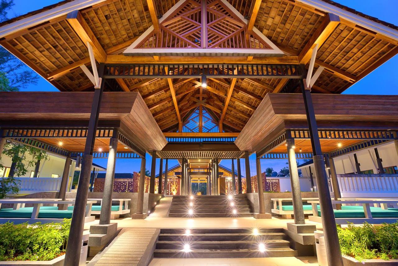 Outrigger Khao Lak Beach Resort - Sha Extra Plus Extérieur photo The entrance of the resort