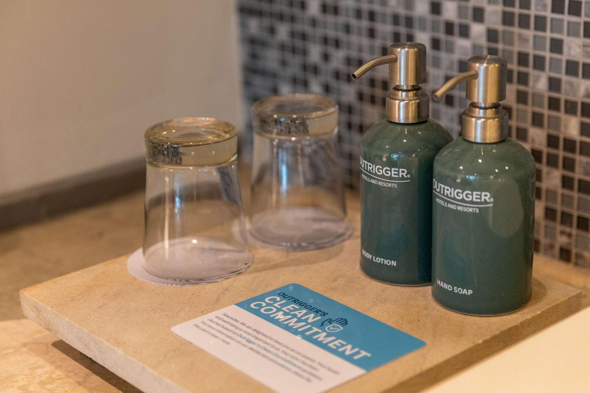 Outrigger Khao Lak Beach Resort - Sha Extra Plus Extérieur photo Soap and lotion dispensers
